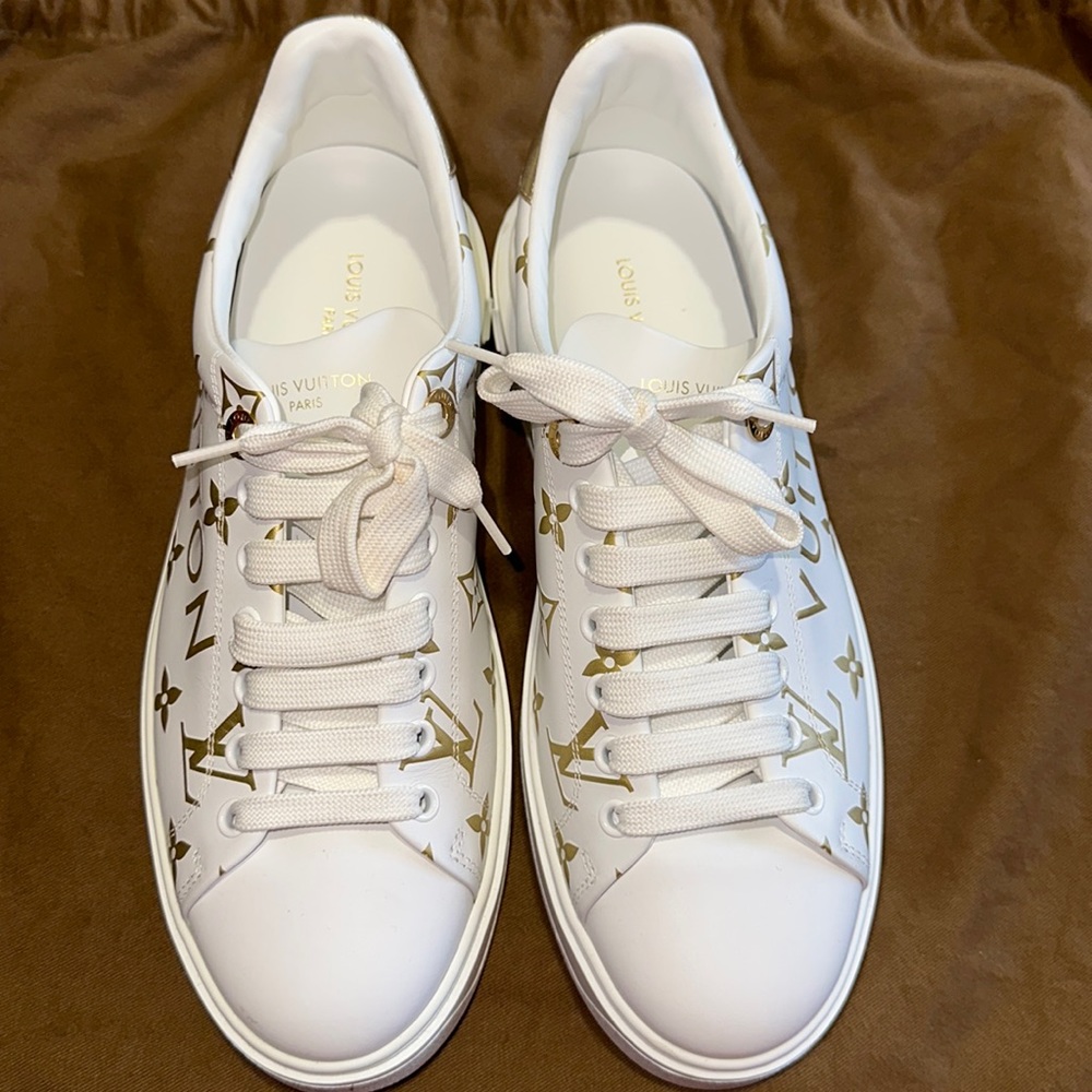 💯 Authentic Louis Vuitton Time Out Monogram Sneaker